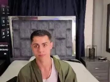 Chaturbate Best live sex cam show of leomonnroe