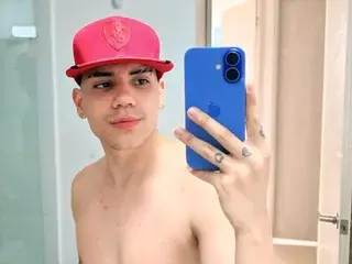 Streamate Live Sex Cam of LeoDaviss