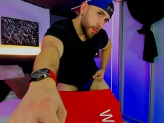 Streamate Live Sex Cam of MaxiimoWolf