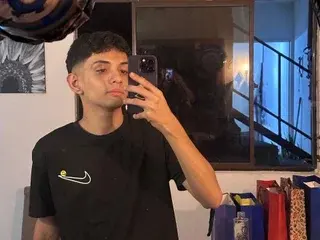 Streamate Live Sex Cam of AllanCollins