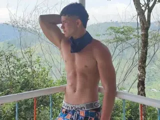 Streamate Free Porn Cam of JamesScott18