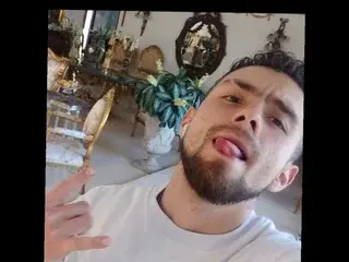 Streamate Nude Webcam of aronm_live