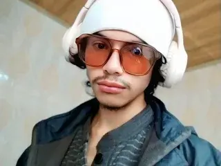 Streamate Sex Chat of Frankie_Lm