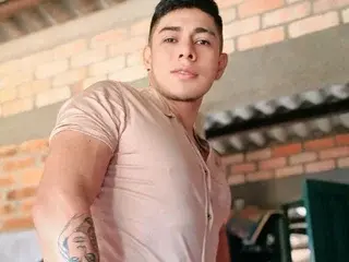 Streamate Live Sex Cam of Frank33