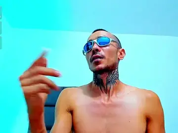 Stripchat Sex Cam of steven_hott8