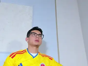 Stripchat Sex Cam of Alan_Salazar