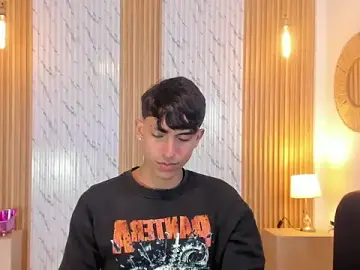 Stripchat Live Sex Cam of myke_tucker