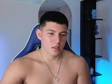 Stripchat Sex Cam of JamesCr_