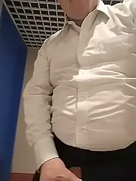 Stripchat Live Sex Cam of BigCristh79