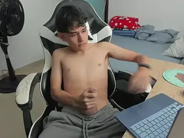 Stripchat Sex Cam of ronaldmq20