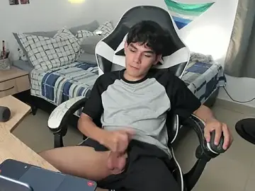 Stripchat Sex Cam of ronaldmq20