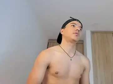 Stripchat Live Sex Cam of lucas_wellx