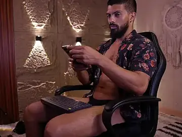 Stripchat Free Live Porn of DannSaenz