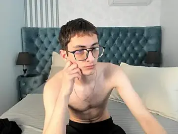 Stripchat Nude Webcam of RonBevs