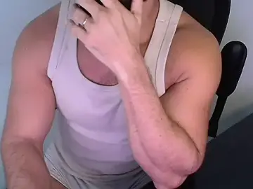 Stripchat Sex Cam of abeardguyone