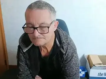 Stripchat Live Sex Cam of daddy_man