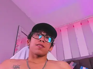 Stripchat Free Porn Cam of AkazaBoy_