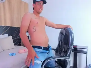 Stripchat Free Live Porn of Mauro_boy