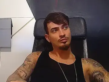 Stripchat Sex Cam of BrandonTate