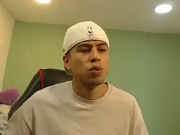 Stripchat Adult Webcam of danielitopapuu