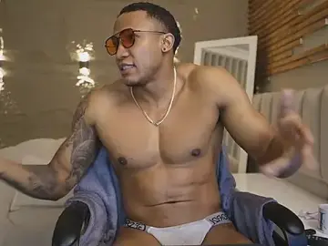 Stripchat Adult Webcams of Logan_Varela