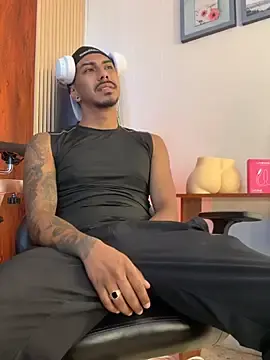 Stripchat Watch Live Sex Cams of Latinmoster_boss