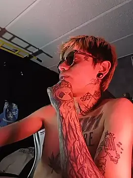 Stripchat Free Porn Cam of AcidMilo