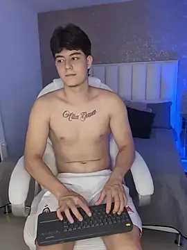 Stripchat Sex Cam of MaxCruz_
