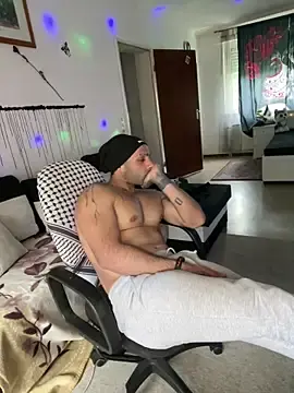 Stripchat Live Sex Cam of Mohdollmen
