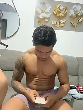 Stripchat Live Sex Cam of YuriCardosox79