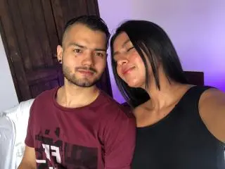 Xlovecam Watch Live Sex Cams of BradAndJenn