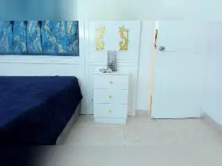 Xlovecam Sex Chat of AlannaAndJames