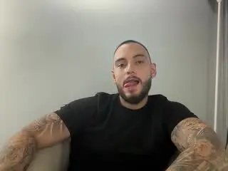 Xlovecam Watch Live Sex Cams of FrankJones