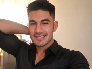 Xlovecam Live Porn of SeanHard