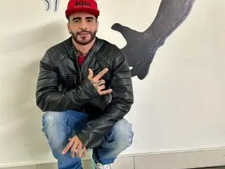 Xlovecam Live Sex Cam of LancelotBenwick