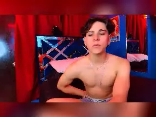 Xlovecam Free Porn Cam of LukeHowlandy