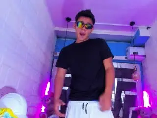 Xlovecam Live Sex Cam of RichiiHott