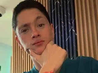 Xlovecam Private Sex Chat of TylerCa