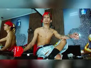 Xlovecam Adult Webcam of SkinnyCuteAlyer