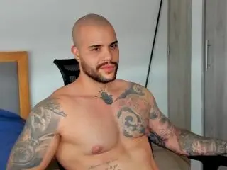 Xlovecam Free Live Porn of MedellynDark