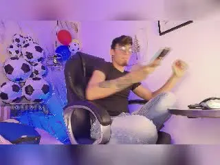 Xlovecam Private Sex Chat of Aeron69