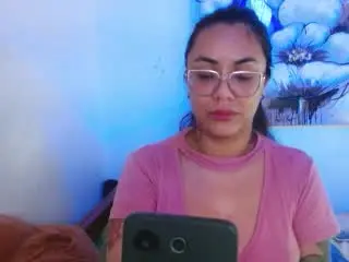 Xlovecam Free Live Porn of MikeAndLunaa