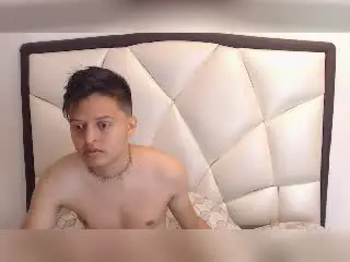 Xlovecam Live Sex of KevinCharles