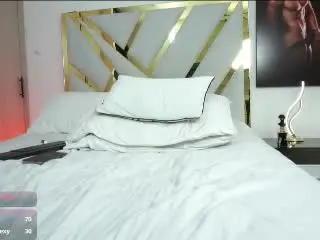 Xlovecam Free Live Porn of DevinHunter